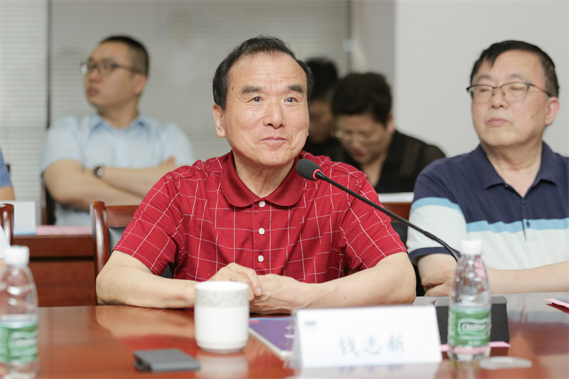 錢(qián)志新