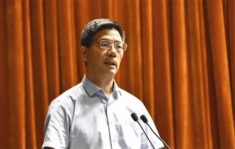 施一新